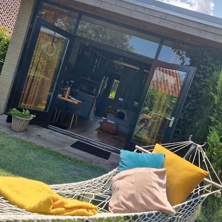Tiny House In De Boomgaard Acomodação com café da manhã Stad aan 't Haringvliet Exterior foto