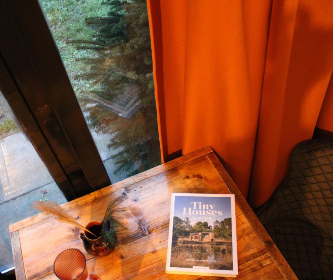Tiny House In De Boomgaard Acomodação com café da manhã Stad aan 't Haringvliet Exterior foto