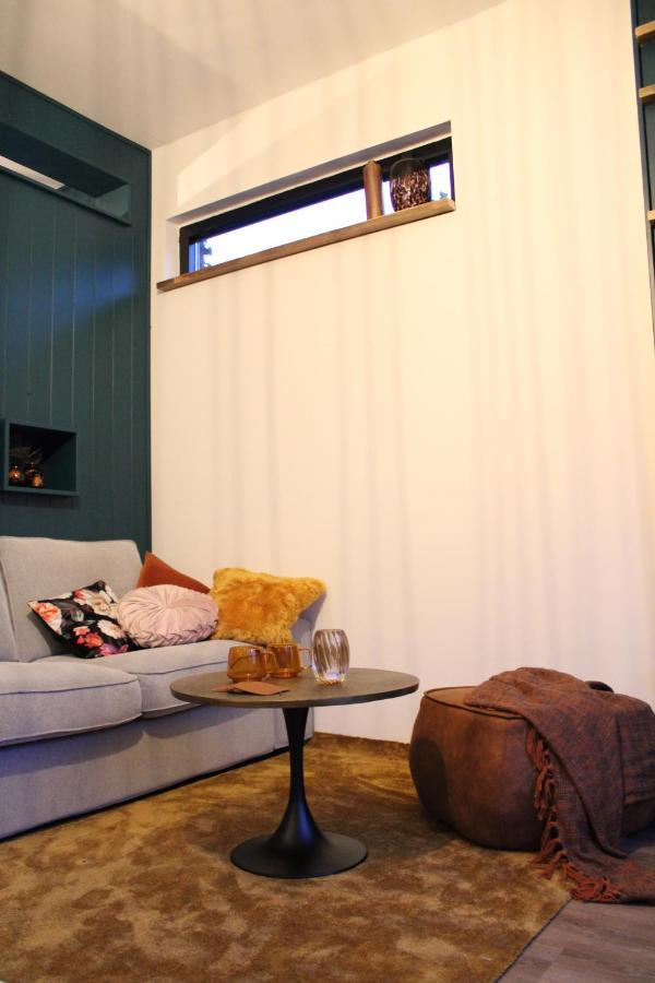 Tiny House In De Boomgaard Acomodação com café da manhã Stad aan 't Haringvliet Exterior foto