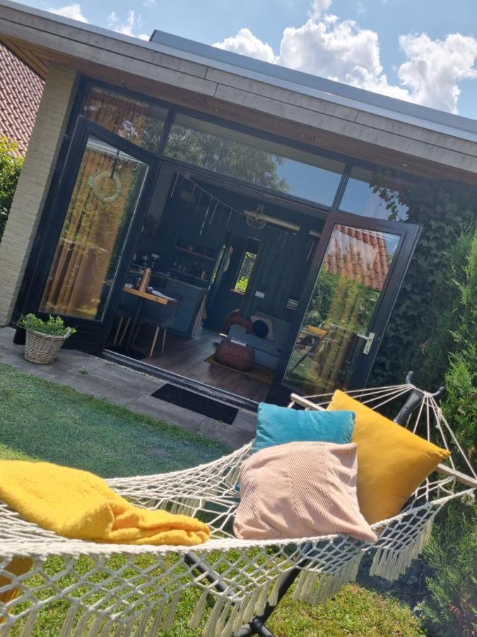 Tiny House In De Boomgaard Acomodação com café da manhã Stad aan 't Haringvliet Exterior foto