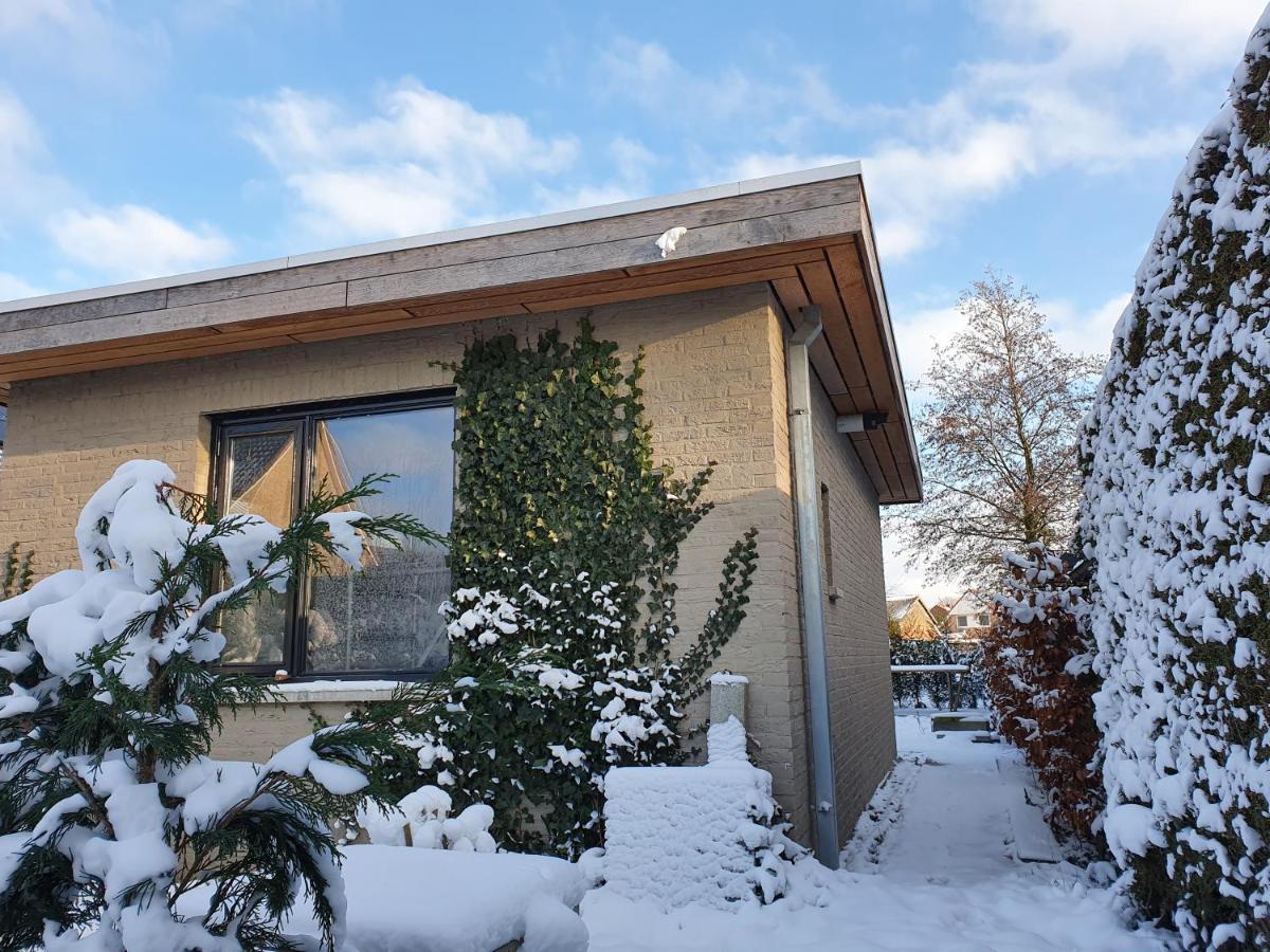 Tiny House In De Boomgaard Acomodação com café da manhã Stad aan 't Haringvliet Exterior foto